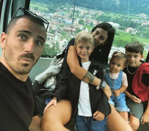 Martina Maccari with her husband Leonardo Bonucci and children.